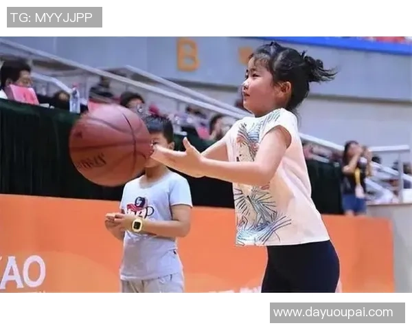 姚明弟弟最新照片曝光引发网友热议与关注