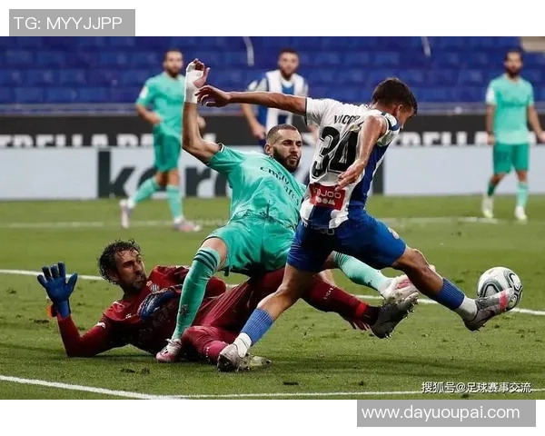 西甲激战本菲卡与波尔图战平帽子戏法引发全场热烈反响